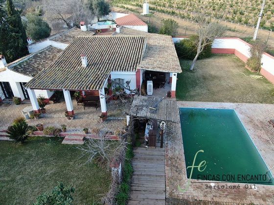 Foto 2 de Casa rural en venda a calle Burguillos de 6 habitacions amb terrassa i piscina