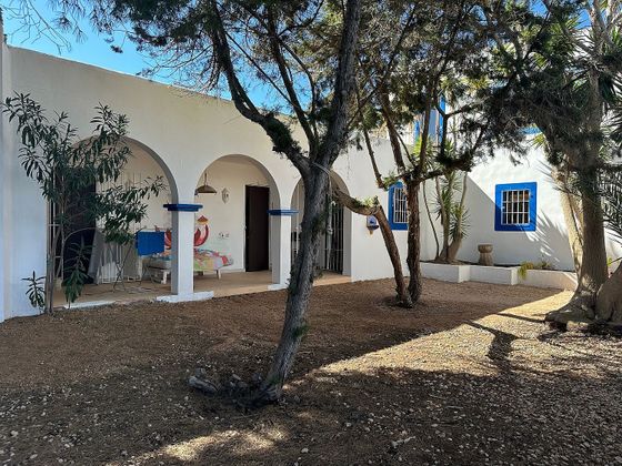 Foto 2 de Casa en venta en calle De Can Parra de 5 habitaciones con terraza y jardín