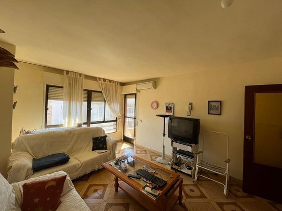 Foto 2 de Pis en venda a calle Almeria de 3 habitacions amb terrassa i garatge