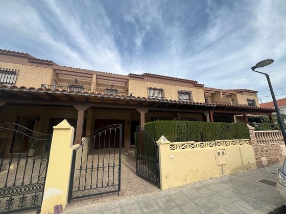 Foto 1 de Venta de casa en calle Sevilla de 4 habitaciones con terraza y balcón