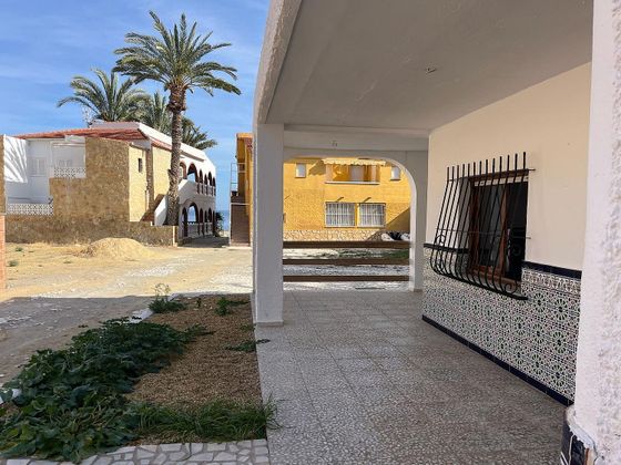 Foto 2 de Venta de chalet en calle El Calón de 3 habitaciones con terraza y jardín