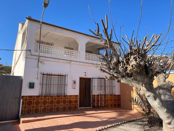 Foto 1 de Xalet en venda a Cuevas del Almanzora pueblo de 5 habitacions amb terrassa i jardí