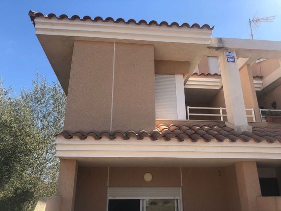 Foto 1 de Casa en venda a calle Cuatro Higueras de 3 habitacions amb terrassa i aire acondicionat