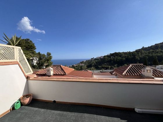 Foto 1 de Casa adossada en venda a La Herradura de 3 habitacions amb terrassa i garatge