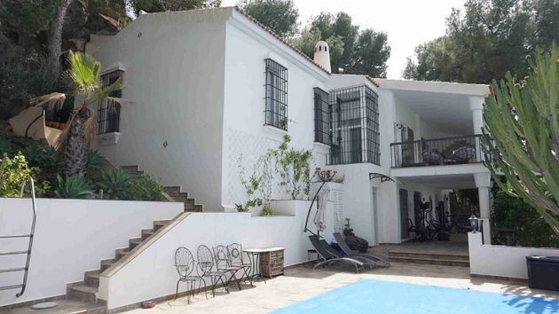 Foto 2 de Venta de casa en La Herradura de 5 habitaciones con terraza y piscina