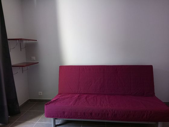 Foto 1 de Estudio en alquiler en Sol con muebles y balcón