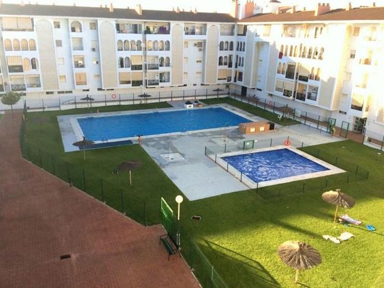 Foto 1 de Pis en lloguer a Punta Umbría de 2 habitacions amb terrassa i piscina