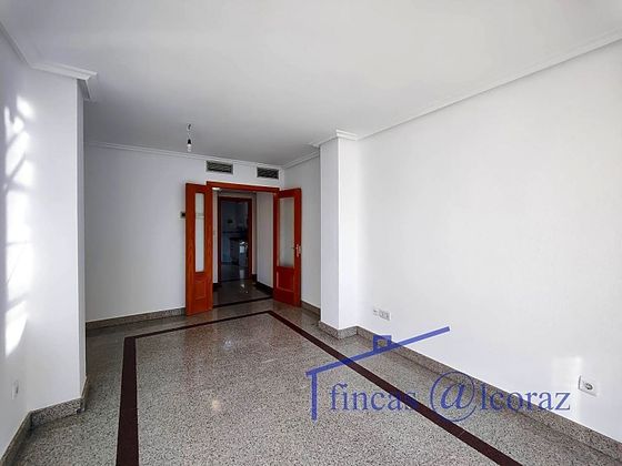 Foto 1 de Alquiler de piso en San Lorenzo de 3 habitaciones con terraza y aire acondicionado