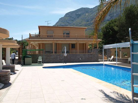 Foto 1 de Venta de chalet en El Montgó de 11 habitaciones con terraza y piscina