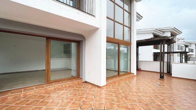 Foto 2 de Casa adossada en venda a calle De la Vaguada de 3 habitacions amb terrassa i piscina