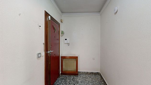 Foto 2 de Piso en venta en calle Santiago Ramon y Cajal de 4 habitaciones con terraza y balcón