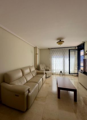 Foto 2 de Piso en venta en calle Médico Manuel Alberola de 3 habitaciones con terraza y piscina