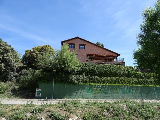 Foto 2 de Xalet en venda a calle Ebro de 3 habitacions amb terrassa i piscina