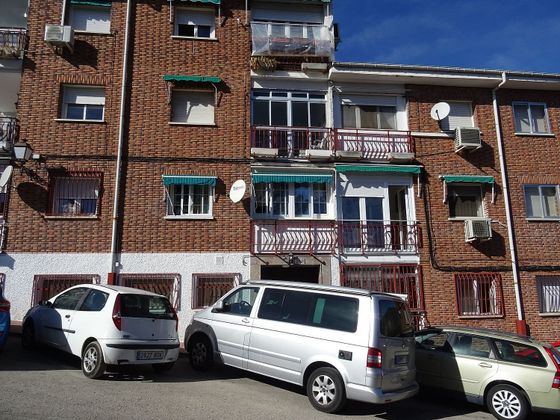 Foto 1 de Venta de piso en calle Residencial Guadalix de 3 habitaciones con terraza y piscina