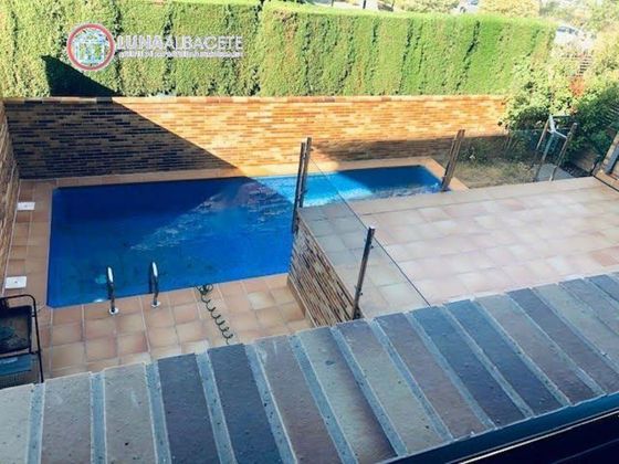 Foto 2 de Casa en venda a Hermanos Falcó - Sepulcro Bolera de 5 habitacions amb terrassa i piscina
