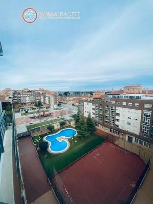 Foto 2 de Àtic en venda a Santa Cruz - Industria - Polígono Campollano de 3 habitacions amb terrassa i piscina