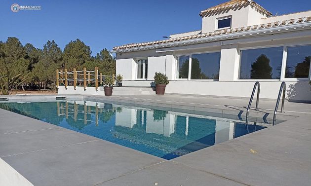 Foto 1 de Casa rural en venda a Pedro Lamata - San Pedro Mortero de 4 habitacions amb piscina i jardí