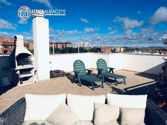 Foto 2 de Àtic en lloguer a La Milagrosa - La Estrella de 1 habitació amb terrassa i garatge