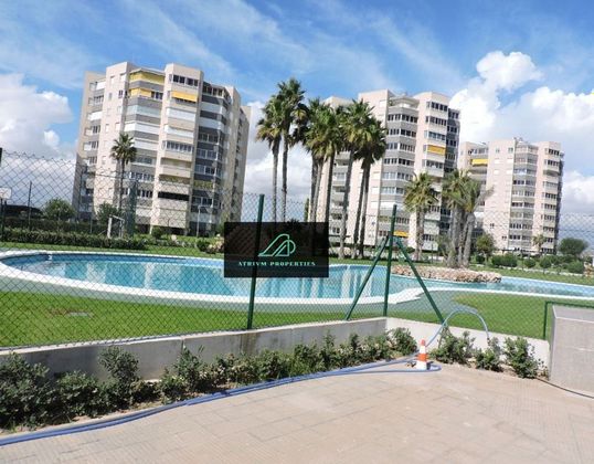 Foto 1 de Pis en lloguer a Los Arenales del Sol de 3 habitacions amb terrassa i piscina