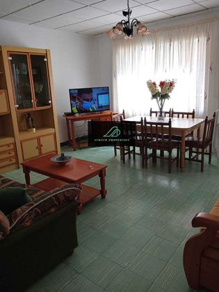 Foto 2 de Alquiler de piso en Guardamar Playa de 3 habitaciones con terraza y muebles