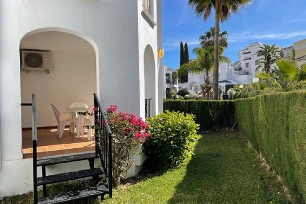 Foto 1 de Piso en venta en calle Vélez Málaga de 2 habitaciones con terraza y piscina