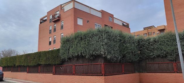 Foto 1 de Pis en venda a calle Carmen Conde de 3 habitacions amb terrassa i piscina