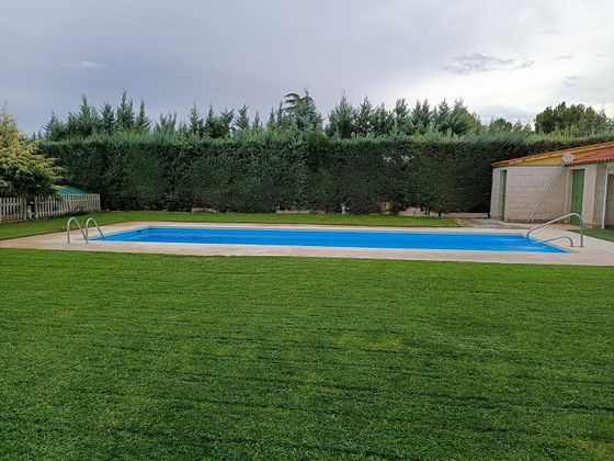 Foto 2 de Chalet en venta en urbanización De la Barca Peña Rubia de 6 habitaciones con terraza y piscina