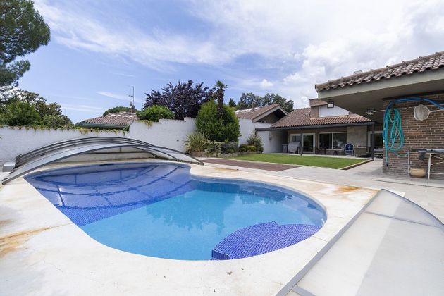 Foto 2 de Casa en venda a paseo De Los Sauces de 6 habitacions amb terrassa i piscina