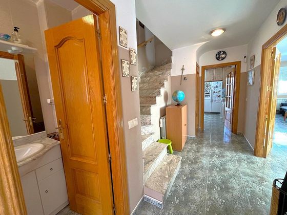 Foto 2 de Casa adossada en venda a Villa del Prado de 4 habitacions amb terrassa i aire acondicionat
