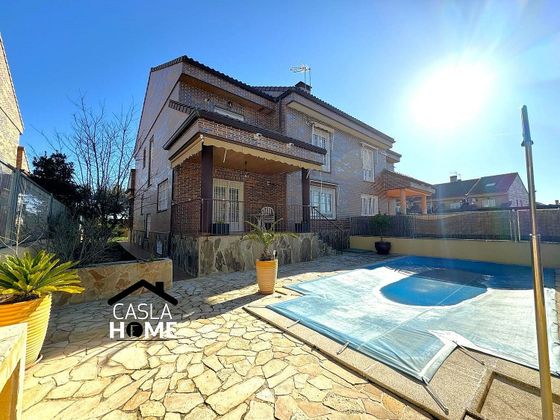 Foto 1 de Casa en venta en Griñón de 5 habitaciones con terraza y piscina