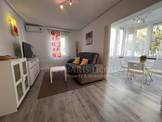 Foto 1 de Alquiler de piso en calle Òliba de 1 habitación con piscina y muebles