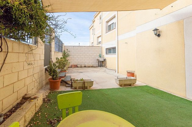 Foto 2 de Casa adossada en venda a Montalbo de 5 habitacions amb terrassa i piscina
