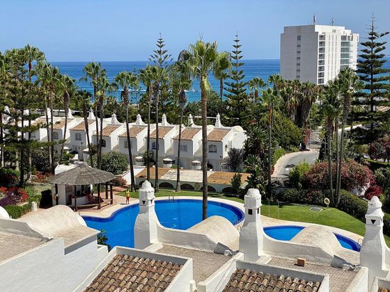 Foto 2 de Casa adossada en venda a avenida De Europa de 3 habitacions amb terrassa i piscina
