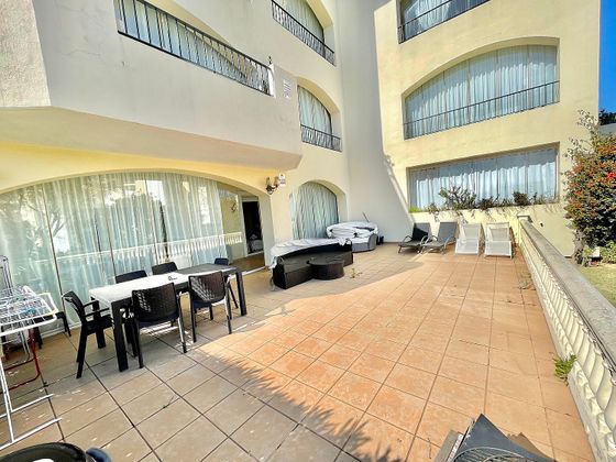 Foto 2 de Alquiler de piso en calle Bahia de Marbella de 2 habitaciones con terraza y piscina