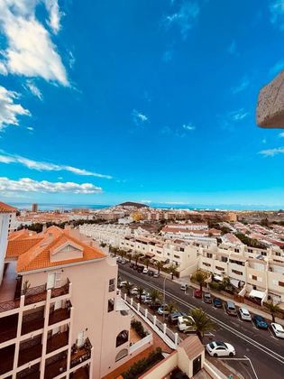 Foto 2 de Venta de piso en Los Cristianos - Playa de las Américas de 3 habitaciones con terraza y piscina