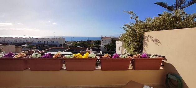 Foto 1 de Casa adossada en venda a Costa Adeje de 3 habitacions amb terrassa i piscina