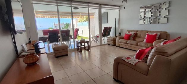 Foto 2 de Casa adossada en venda a Costa Adeje de 3 habitacions amb terrassa i piscina