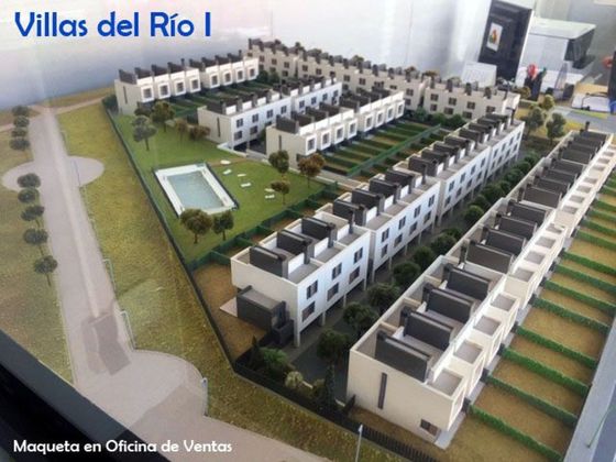 Foto 2 de Casa adossada en venda a Los Olivos - Los Ángeles - Perales del río de 4 habitacions amb terrassa i piscina