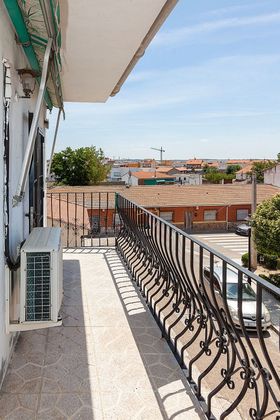 Foto 1 de Xalet en venda a calle Pez de 3 habitacions amb terrassa i jardí