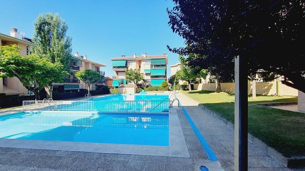 Foto 1 de Venta de piso en Sotillo de la Adrada de 3 habitaciones con terraza y piscina