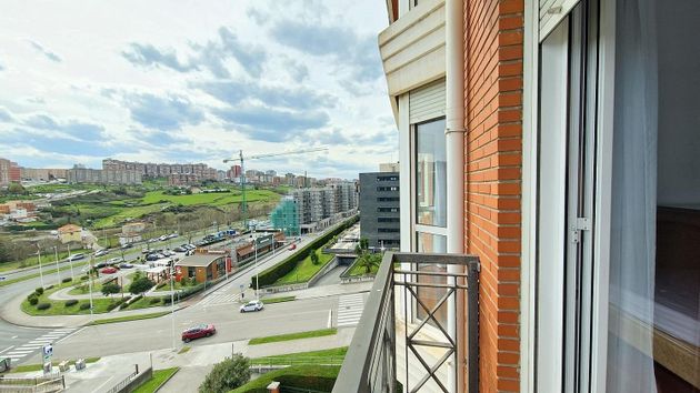 Foto 1 de Alquiler de piso en Valdenoja - La Pereda de 3 habitaciones con terraza y garaje