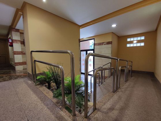 Foto 2 de Venta de piso en calle José María Marcilla de 2 habitaciones con piscina y garaje