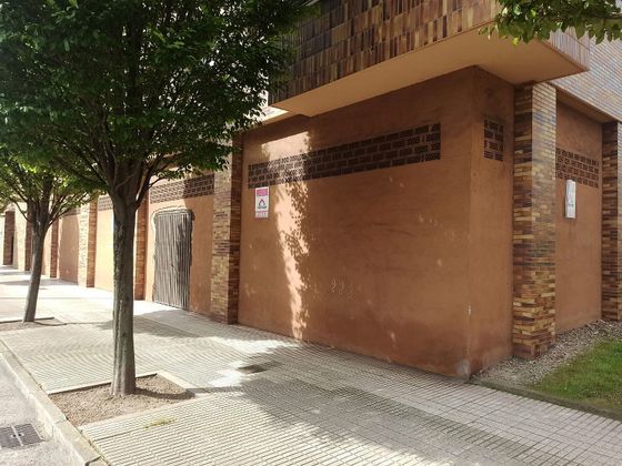 Foto 1 de Venta de local en La Calzada de 182 m²