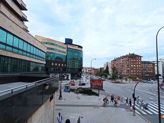 Foto 2 de Venta de local en calle Santander de 1659 m²