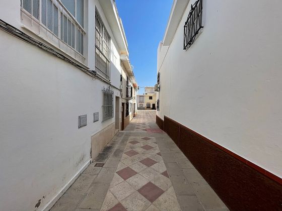Foto 2 de Casa adosada en venta en Morón de la Frontera de 3 habitaciones con terraza
