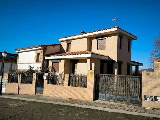 Foto 2 de Casa adosada en venta en Torrelaguna de 3 habitaciones con terraza