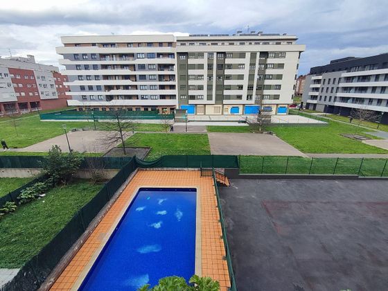 Foto 1 de Piso en venta en Roces Sur de 3 habitaciones con terraza y piscina