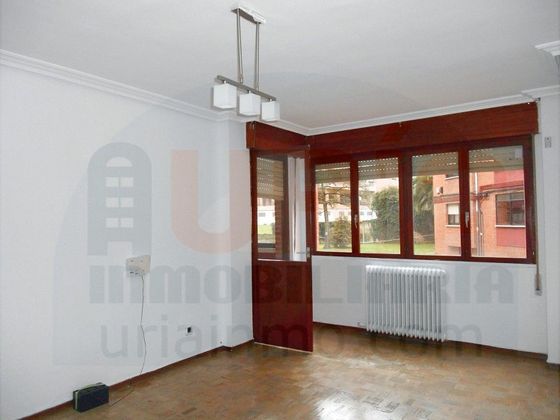 Foto 1 de Venta de piso en Huca - Prados de 3 habitaciones con terraza y calefacción