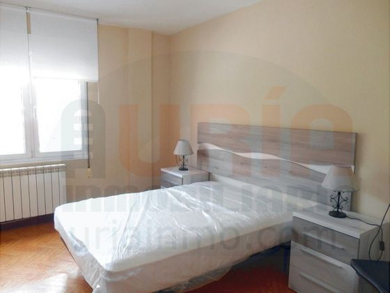 Foto 2 de Alquiler de piso en Huca - Prados de 3 habitaciones con muebles y calefacción