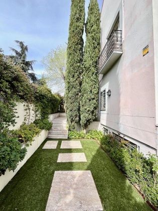 Foto 2 de Casa adossada en venda a Nueva España de 6 habitacions amb jardí i aire acondicionat